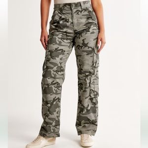 Abercrombie & Fitch Relaxed Cargo Pants- grey camo